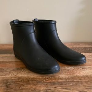 Alice + Whittles Minimalist Black Ankle Rain Boot US9